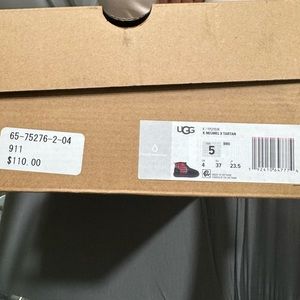 Lightly used size5 uggs